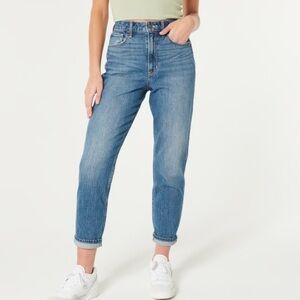 Hollister. CURVY ULTRA HIGH-RISE MOM JEAN
HOLLISTEA VINTAGE STRETCH